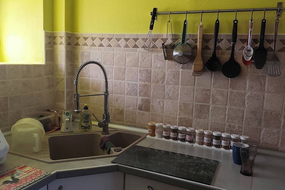 Apartamento entero, Loft with small kitchen. Suitable for students or people on the move in Bricquebec, Côte de la Déroute