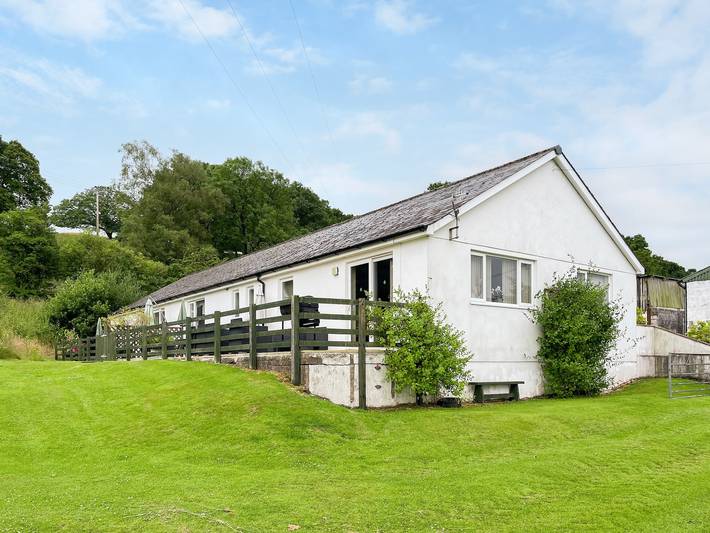 Log cabin for 7 people, with garden in Newton Stewart