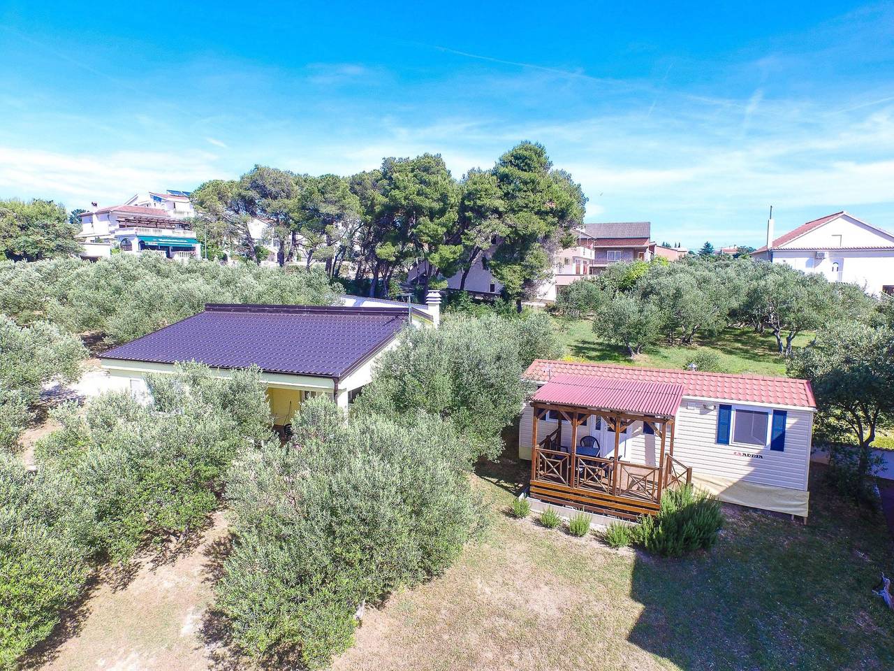 Ganze Wohnung, Mobilheim mit Blick auf das Wasser in Drage (Pakoštane), Zadar