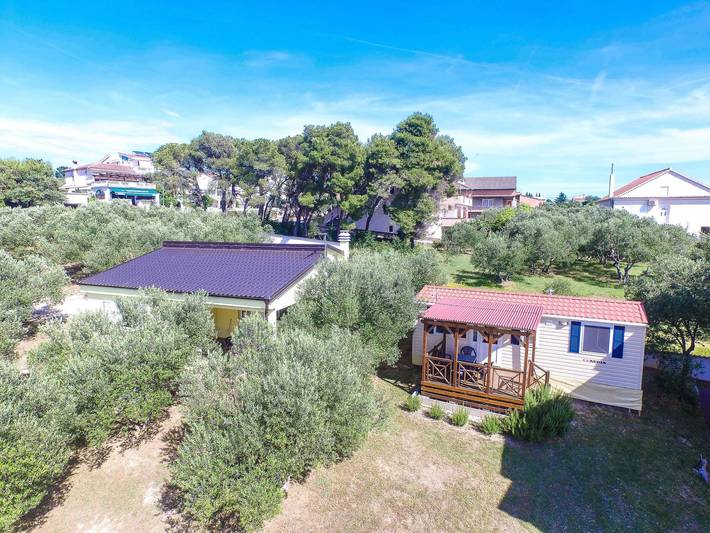 Ganze Wohnung, Mobilheim mit Blick auf das Wasser in Drage (Pakoštane), Zadar