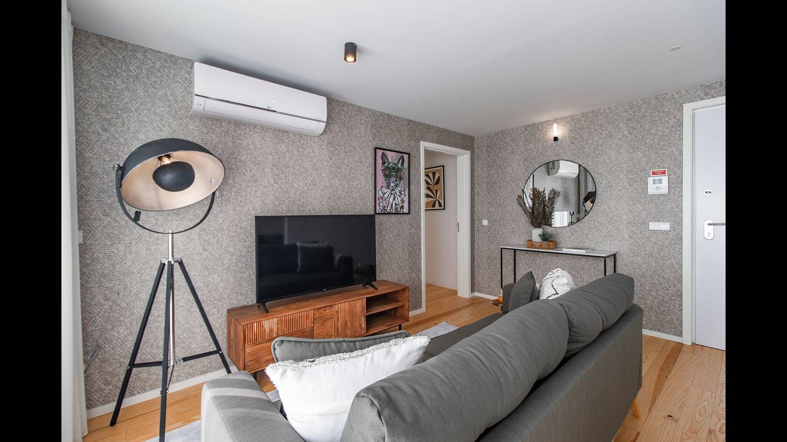 Appartamento intero, Stunning 2Br Apartment w/ Terrace by Lovelystay in Santo Ildefonso, Porto