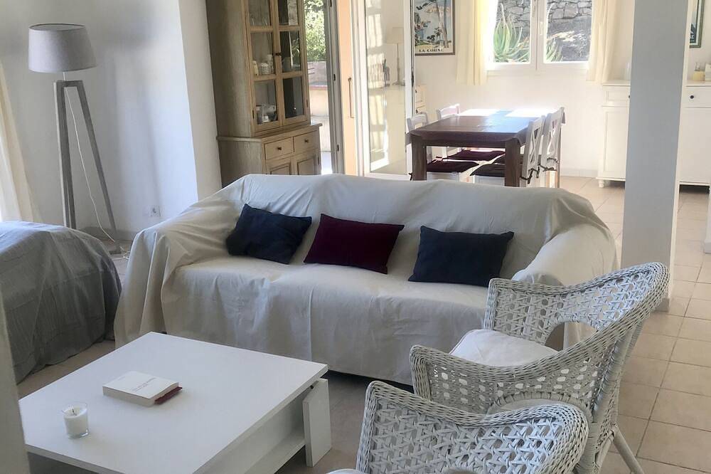 Encantadora villa con piscina en Campomoro y playa a pie. in Campomoro, Belvédère-Campomoro