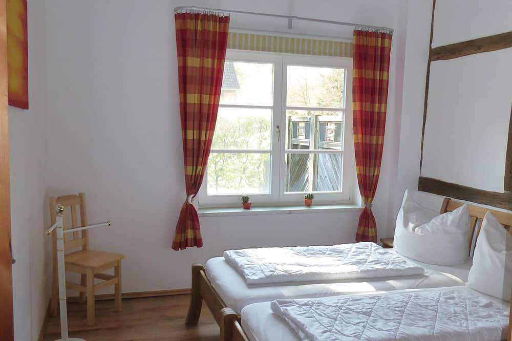 Ganze Wohnung, Ferienwohnung Ostseewald: idyllische Lage, Strand 7km, nahe Karls Erlebnishof! in Wiethagen, Rostock