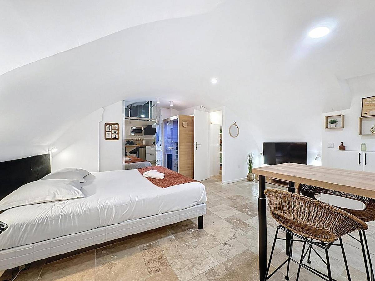 Appartement entier, King Suite with Spa Bath in Beaumont (Puy-de-Dôme), Parc naturel régional des Volcans d'Auvergne