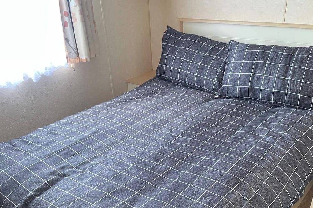 Caravan Sleeps 8 - Parking, Pet Friendly in Chapel St. Leonards, Lincolnshire