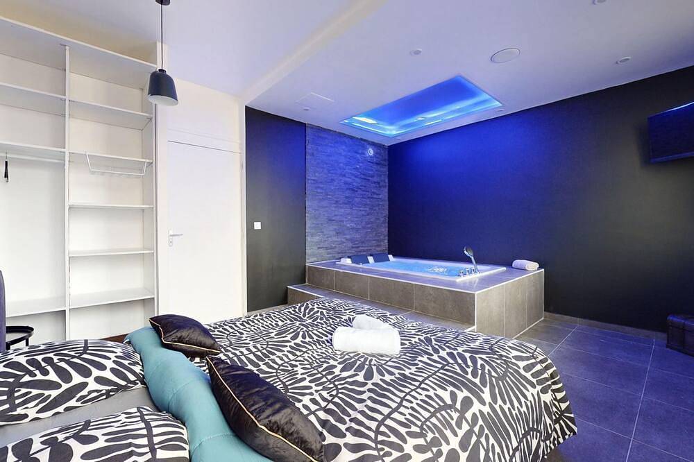 Entire apartment, Charmant Appartement au Coeur des Gratte Ciel Avec Jacuzzi in Villeurbanne, Lyon region