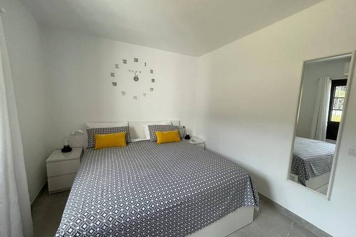 Ganze Wohnung, Vordere Linie, Balkon, Meerblick, gemeinsamer Pool, Klimaanlage, WIFI, Full-TV, Front Line. in Puerto del Carmen, Tías