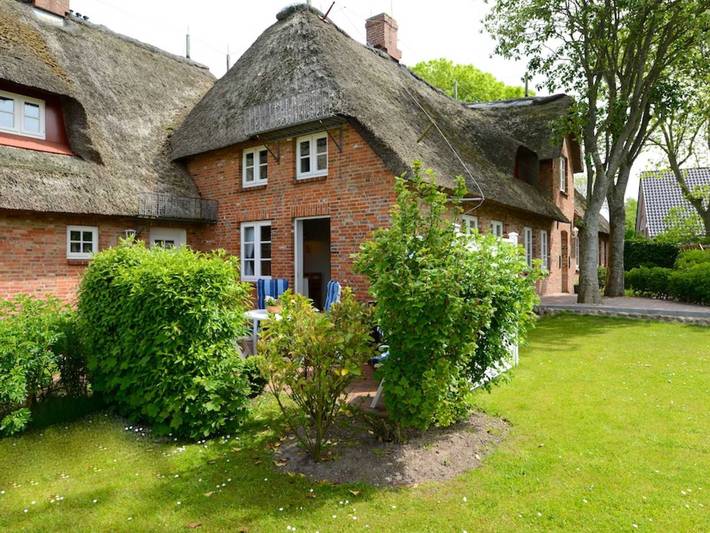 Ganze Ferienwohnung, Marschweg 10 / 4 - Exklusive Mais. Wohnung unter Reet - Fewo Nr. 4 in Nordfriesische Inseln (Schleswig-Holstein) (Schleswig-Holstein), Alkersum