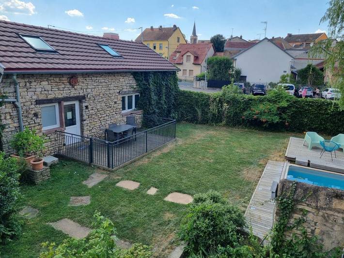 Location de vacances pour 7 personnes, avec Terrasse ainsi que Jardin et Piscine dans Argiésans