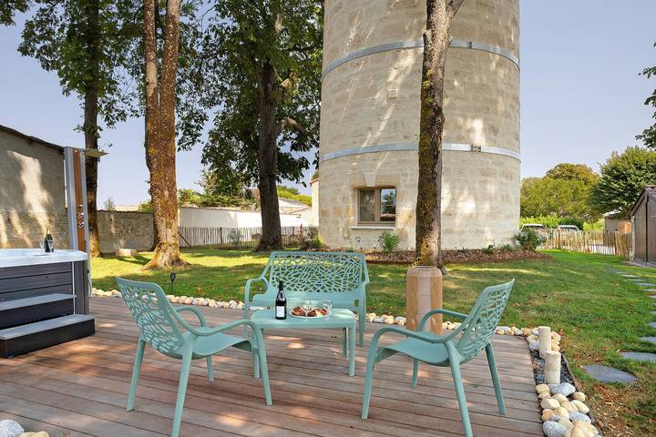 Le Moulin des Chouettes – Jacuzzi in a Unique Setting in La Jarrie, La Rochelle region
