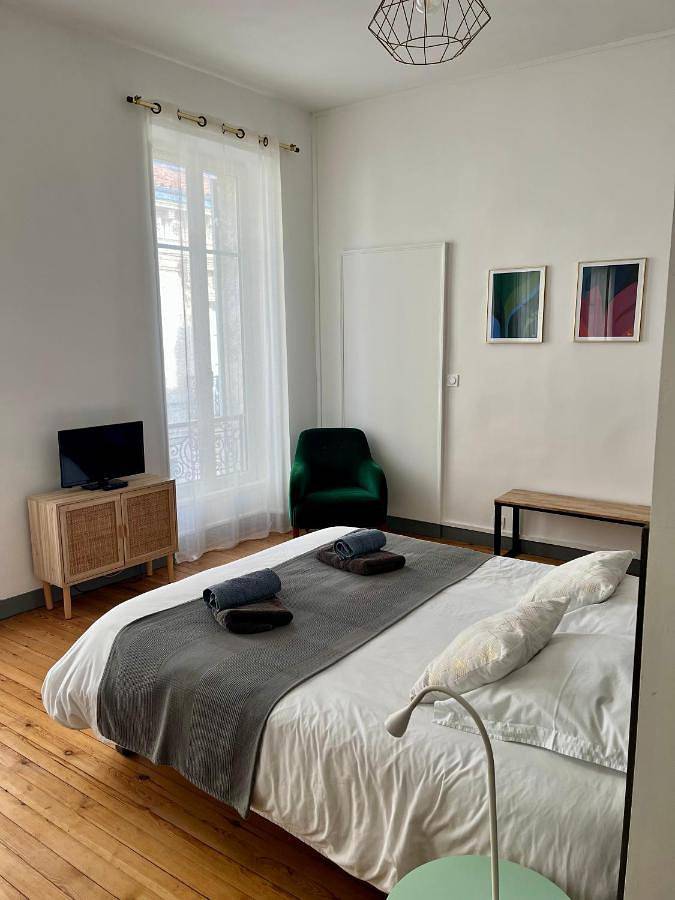 Location de vacances pour 10 personnes, avec Balcon ainsi que Terrasse et Vue à Blaye - 4