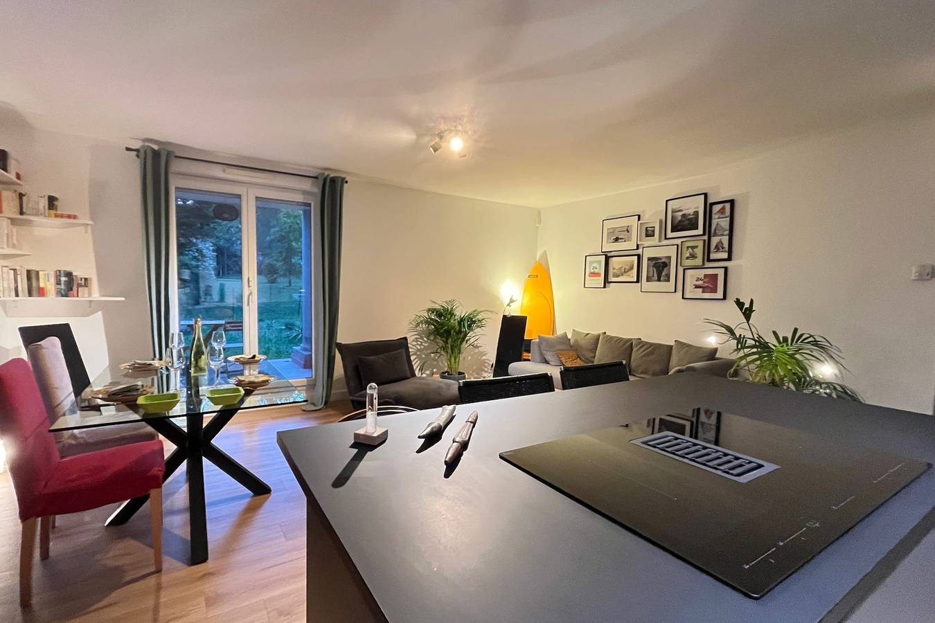 Entire apartment, A modern apartment, a terrace, and a garden in Aix-en-Provence, Mediterranean Coast (France)