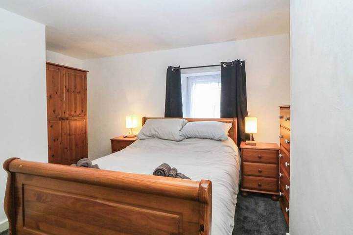 Emily Rose Cottage, pet friendly, country holiday cottage in Bethesda in Snowdonia