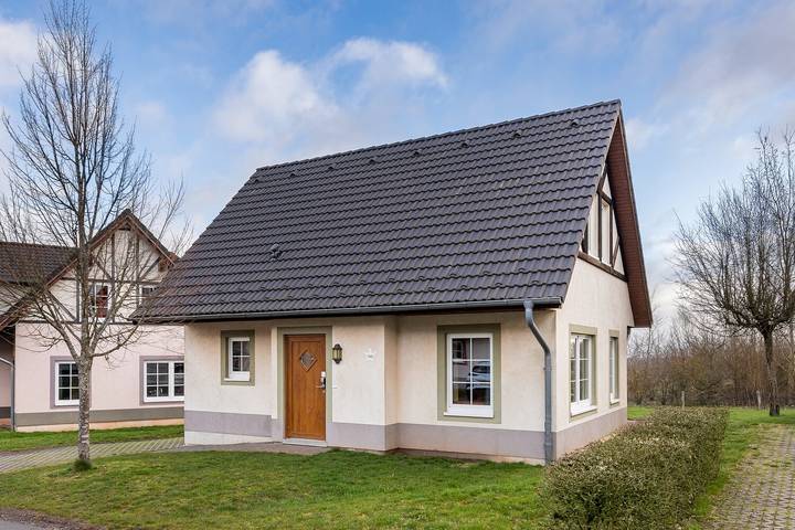 Bungalow für 8 Personen, mit Balkon/Terrasse und Terrasse sowie Garten und Sauna