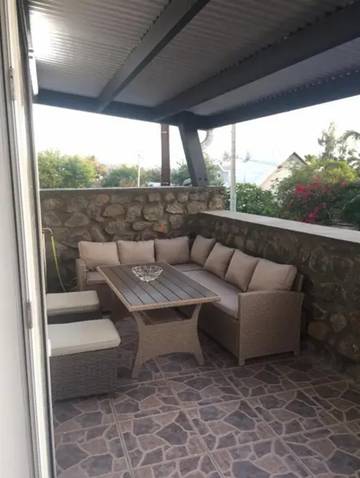 Gîte pour 4 personnes, avec terrasse à Les Trois-Bassins