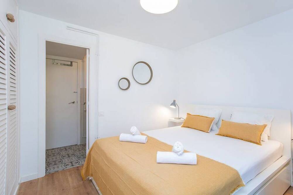 Entire apartment, Unique Sea views & Beachfront Apartment in Castelldefels, Baix Llobregat