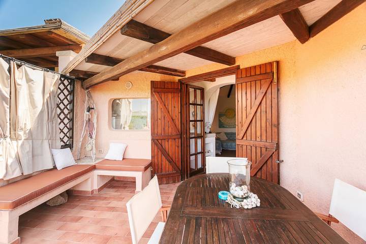 Casa vacanze 'Mucchi Bianchi Pc33' con vista mare e terrazza privata in Baja Sardinia, Arzachena