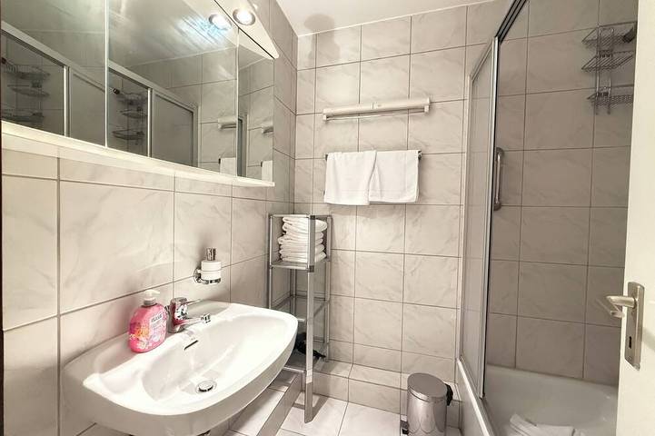 Ganze Wohnung, 2 Zimmerapartment mit Balkon und Teilmeerblick, Sauna im Haus am Hang 9 in Scharbeutz, Ostholstein