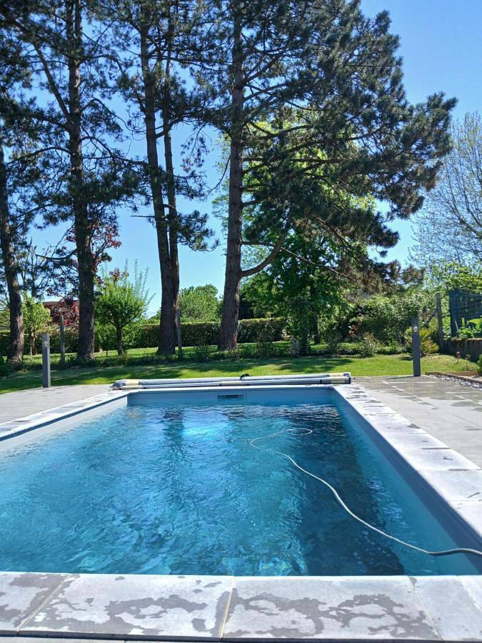 Location de vacances pour 7 personnes, avec piscine et jardin à Montdauphin