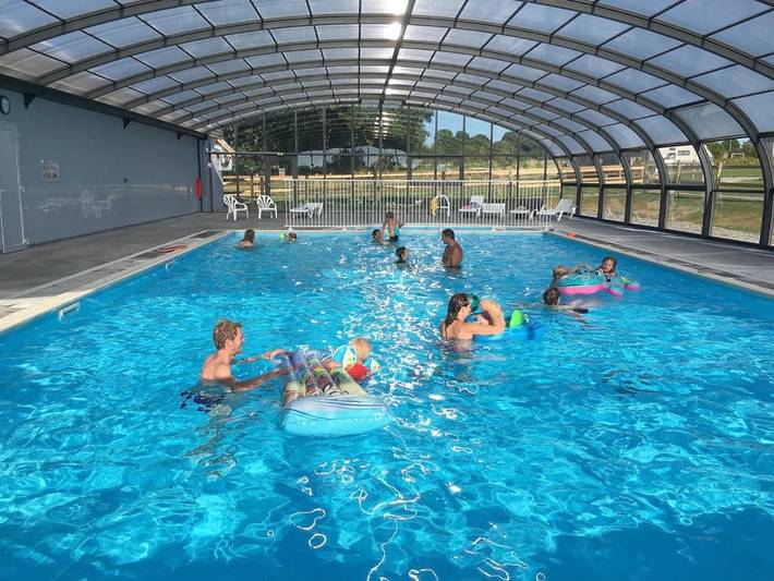 Camping pour 2 personnes, avec Terrasse et Jardin ainsi que Bassin pour enfant et Piscine