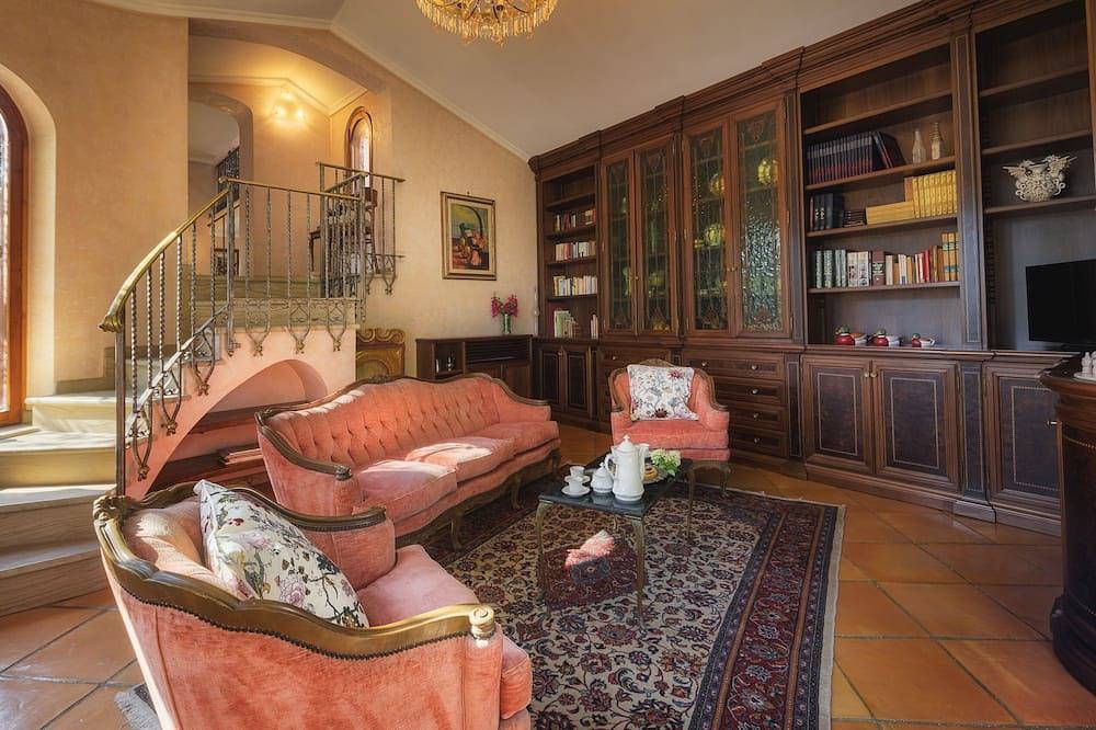 Villa Sylva 6+2, Emma Villas in Ciampino, Castelli Romani