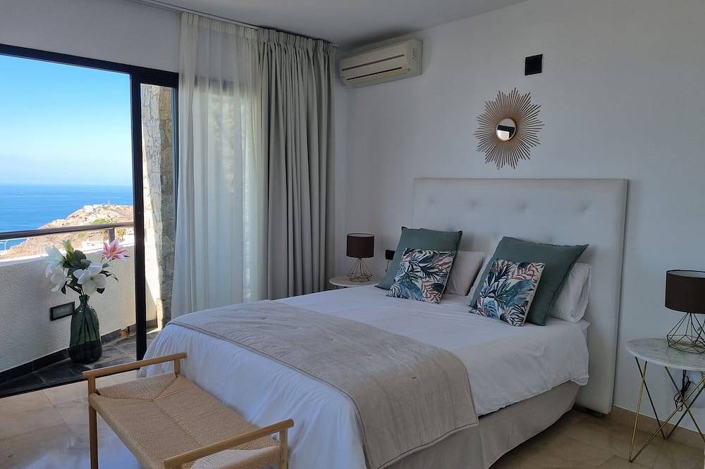 Fantastic Villa in Gran Canaria – Private Pool, Sea Views, Near Beach & Golf in Puerto Rico (Gran Canaria), South Gran Canaria