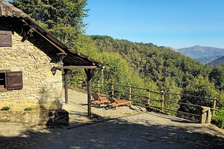 Location de vacances pour 4 personnes, avec Terrasse et Jardin à Licq-Athérey