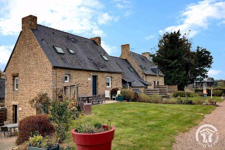 Gîte pour 5 personnes, avec terrasse et jardin à Saint-Méloir-des-Ondes - 2