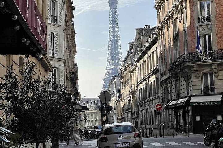 Vacation rental for 6 people, with hot tub around the Eiffel Tower