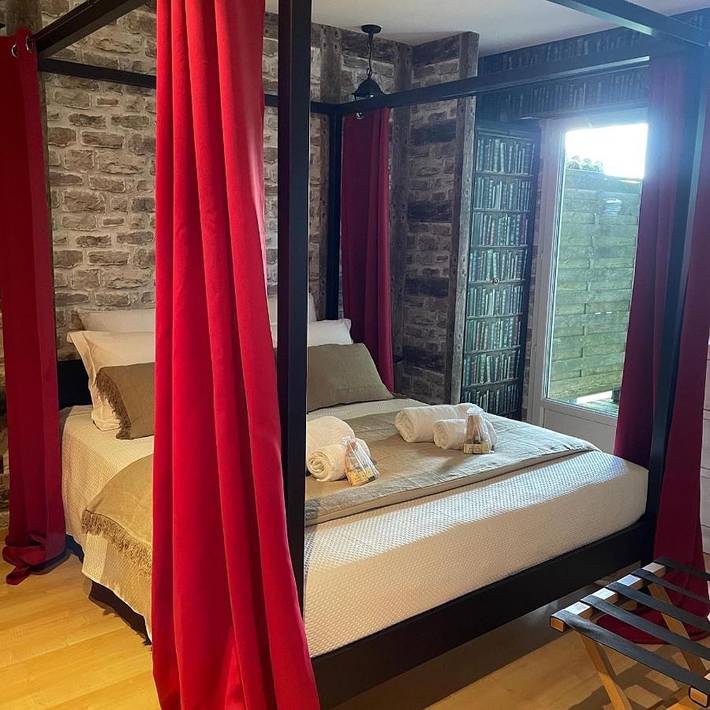 Chambre d’hôte pour 2 personnes, avec balcon et jardin