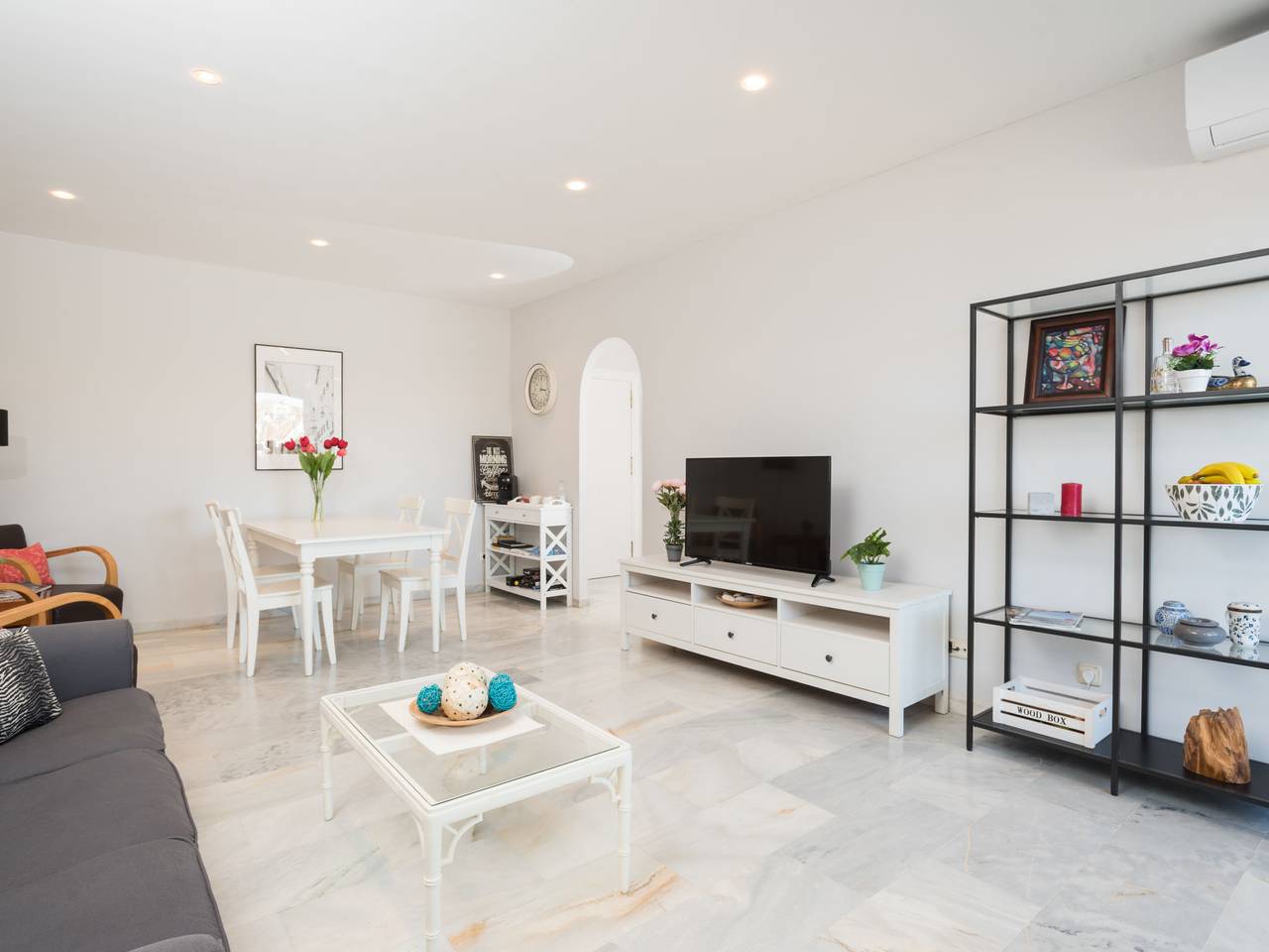 Entire apartment, Vista Levante in Playa de Guadalobon, Estepona