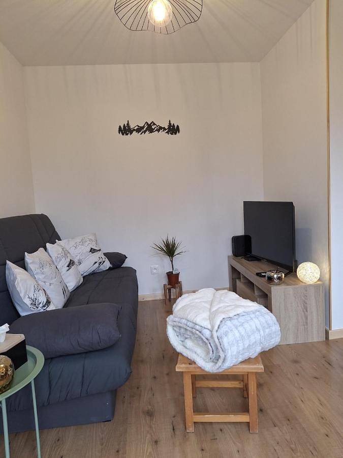 Appartement entier, L'Éterlou 4 personnes, proche télécabine in Allemond, Parc national des Écrins