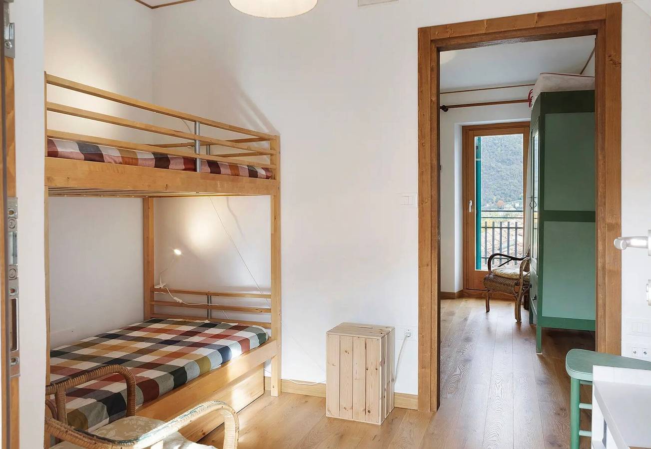 Double and Twin Room 2 with Lake View, Wi-Fi, and Air Conditioning in Tarzo, Carnic Prealps