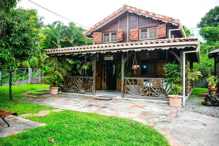 Location de vacances pour 4 personnes, avec vue ainsi que piscine et jardin à Gros Morne (homonymie)