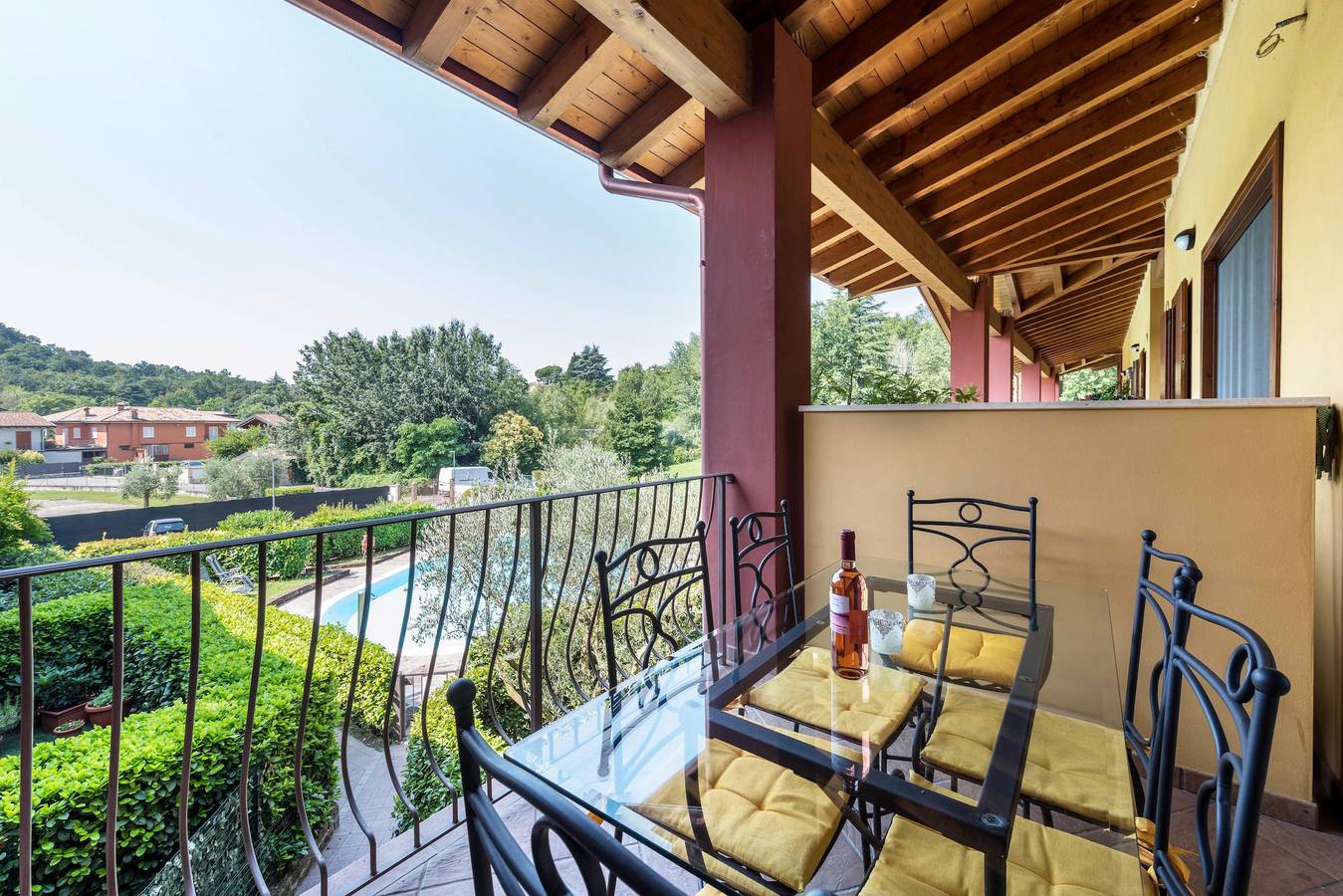 Entire apartment, Apartment 'Dimora Del Lago - Oasi Con Piscina' with Shared Pool in Soiano del Lago, Garda Mountains