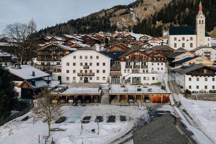 Hotel für 3 Personen, mit Balkon und Terrasse sowie Garten und Pool in Obertilliach