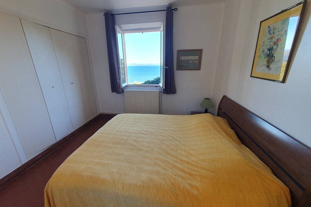 Villa in Saint Tropez in einem großen Park direkt am Wasser in Saint-Tropez, Mittelmeerküste (Frankreich)