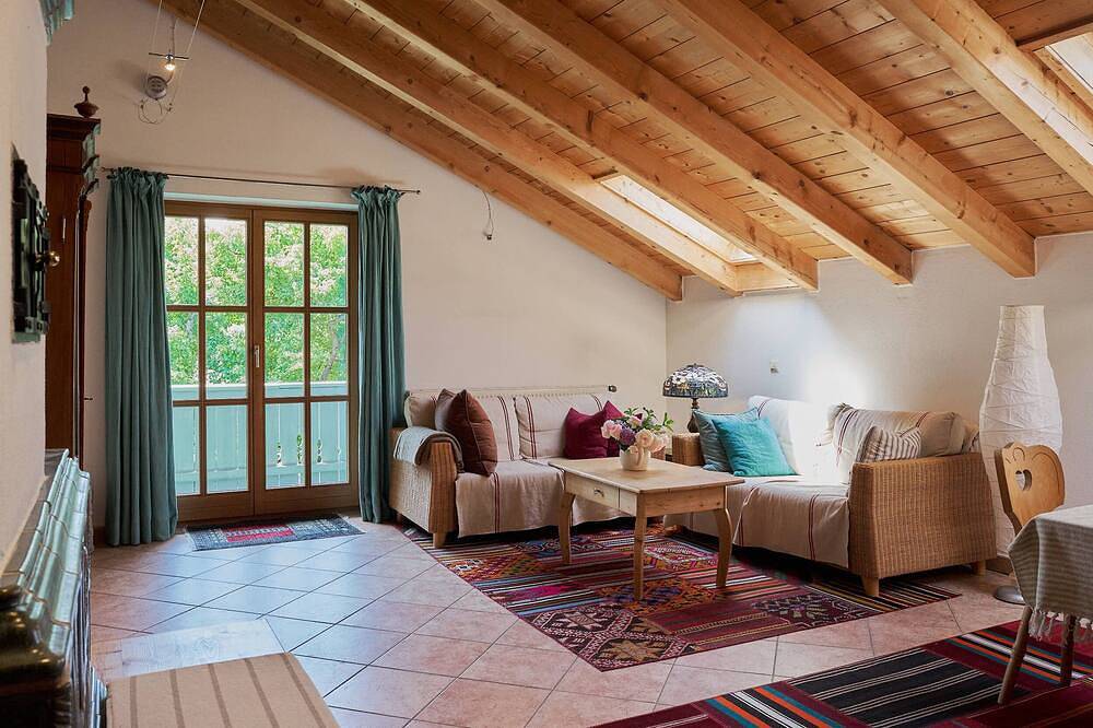Ganze Wohnung, Ferienwohnung 77qm, 1 Schlafzimmer, Kachelofen, Balkon in Eggstätt, Chiemsee