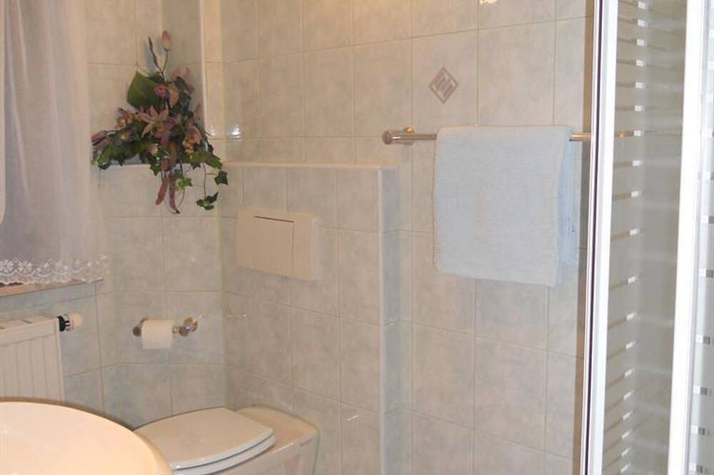 Einzelzimmer, Dusche, Wc - Gästehaus unter den Weinbergen in Laucha an der Unstrut, Saale-Unstrut