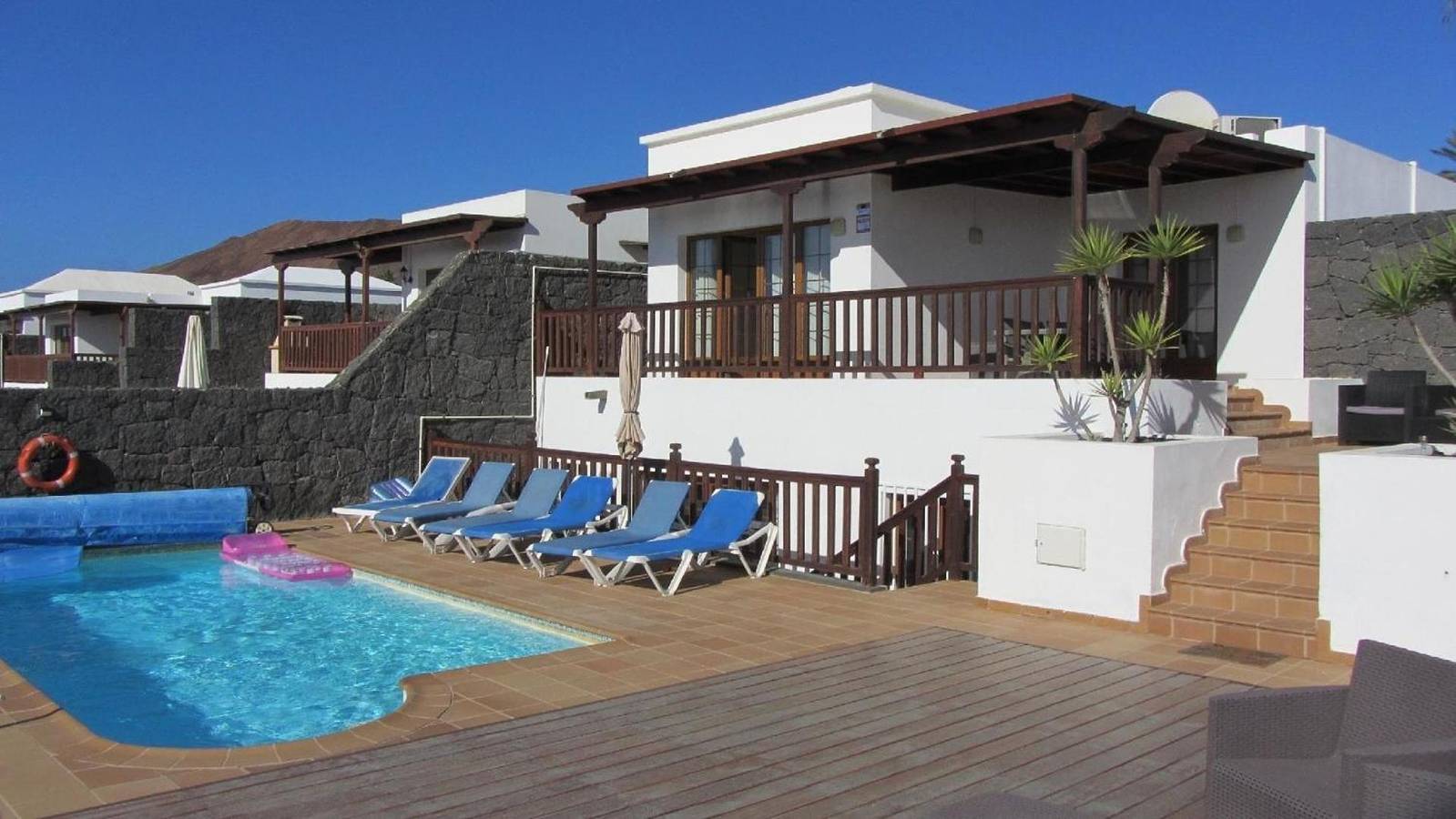 Vacation 'Casa Laura' with Heatable Pool, Sea View, Wi-Fi and Air Conditioning in Playa Blanca, Yaiza