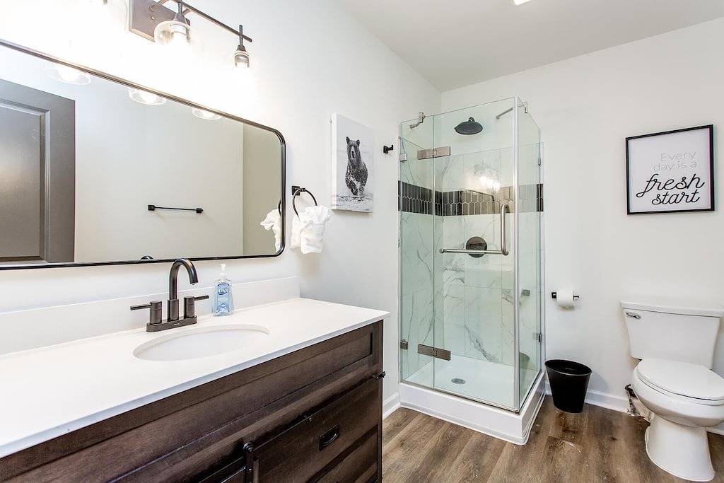 Tri-Level Log Cabin Massanutten Resort Hot Tub Seasonal Community Pool Firepit in Massanutten, Blue Ridge Mountains