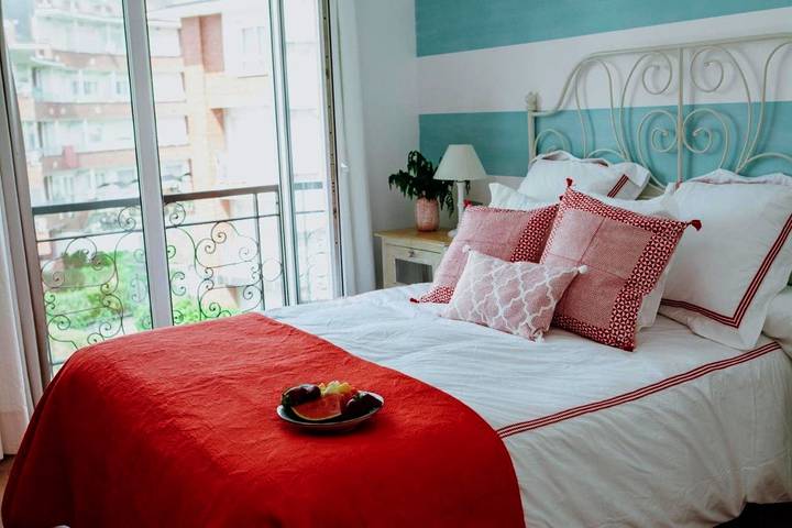 Hotel para 10 personas, con terraza y jacuzzi - 1