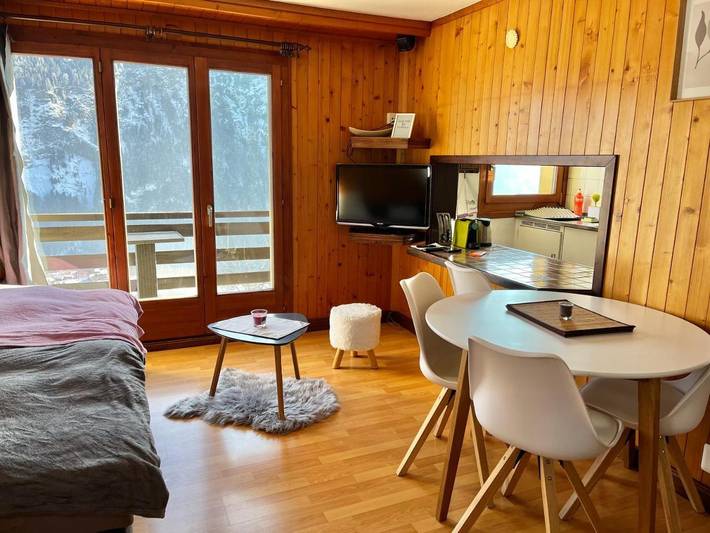 Gîte pour 4 personnes, avec vue et balcon à Salvan
