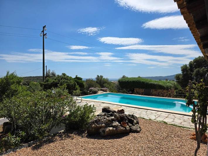 Ferienhaus für 6 Personen, mit Balkon und Terrasse sowie Garten und Pool in Lu Fraili di Sopra