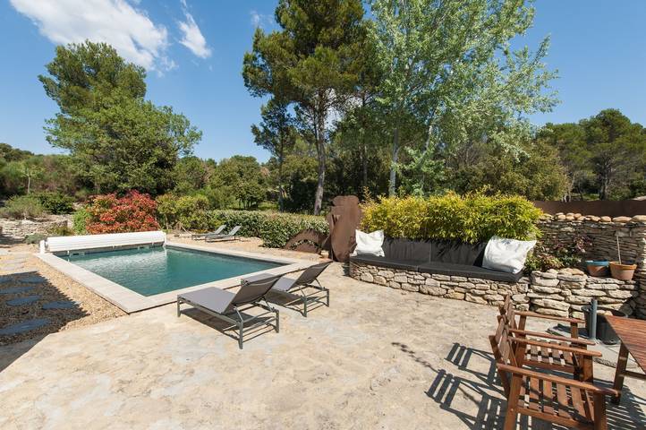Location de vacances pour 8 personnes, avec jardin ainsi que piscine et balcon à Saumane-de-Vaucluse - 2