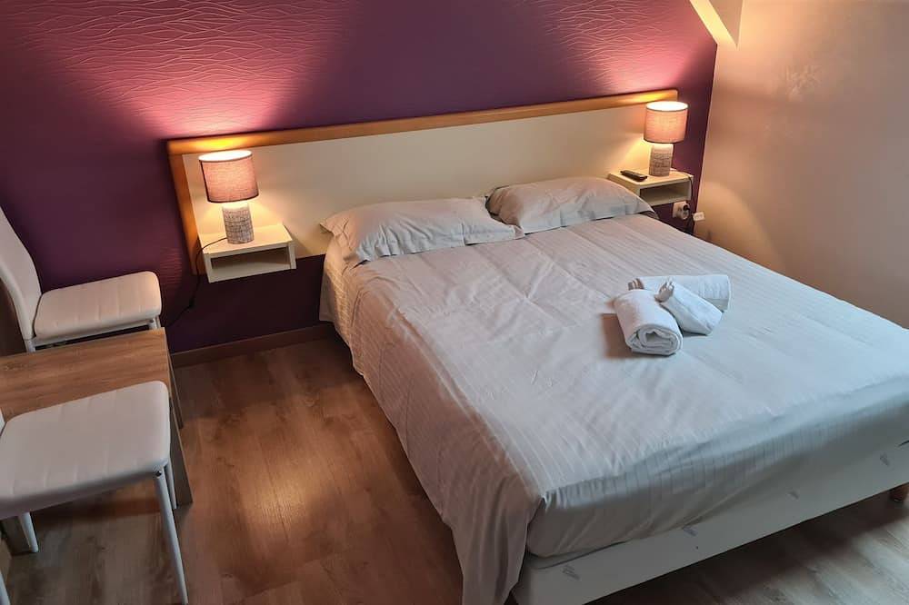 Ganze Wohnung, Apartment-Eigenes Badezimmer in Regionaler Naturpark Volcans d'Auvergne