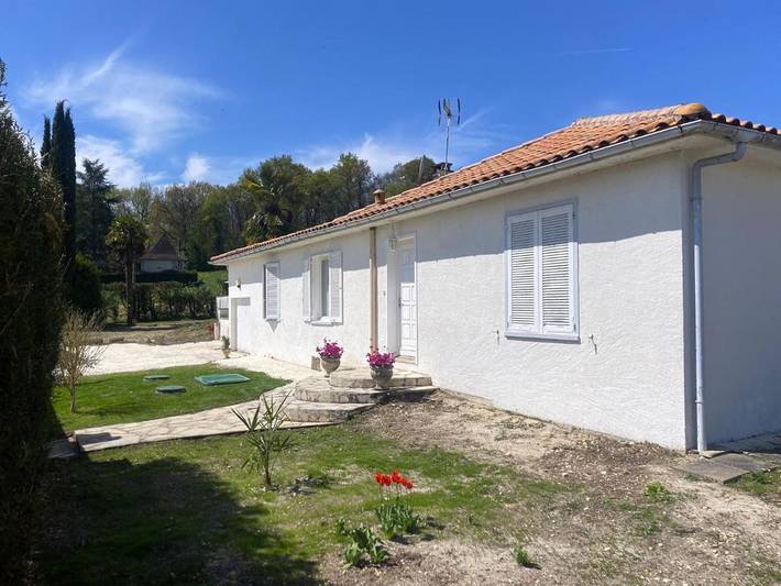 Location de vacances pour 8 personnes, avec piscine ainsi que jardin et vue à Champagne-et-Fontaine - 4