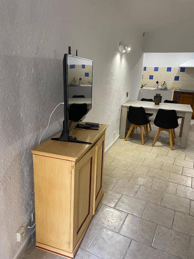 Appartement entier, One-Bedroom Apartment in Seillans, Région de Draguignan
