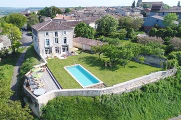 Chambre d’hôte pour 2 personnes, avec vue ainsi que jardin et piscine à Saint-Clar