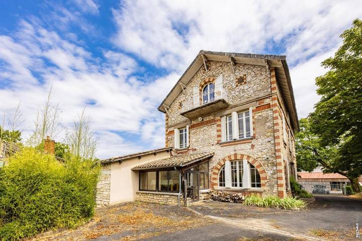 Location de vacances pour 12 personnes, avec vue et jardin à Cahuzac-sur-Vère - 2